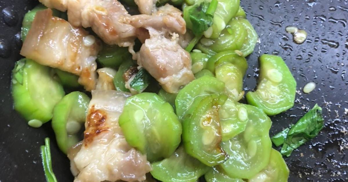 Ba chỉ xào mướp hương