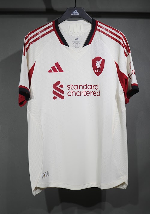 25-26 Liverpool Visitante.jpg