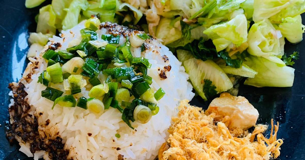 Vào bếp cùng con: cơm ST25 trộn dầu hành và tiêu đen ngào đường Phú Quốc ngon quên sầu!
