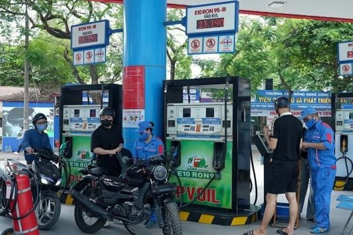 [VIDEO] Xăng E10 từng bước thay đổi thói quen tiêu dùng của người dân - Tạp chí Petrotimes
