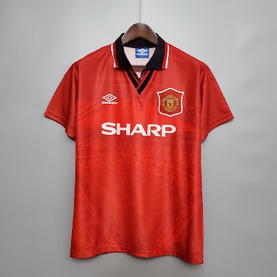 Retro 1994-96 Manchester United Local @lumorasports.jpeg