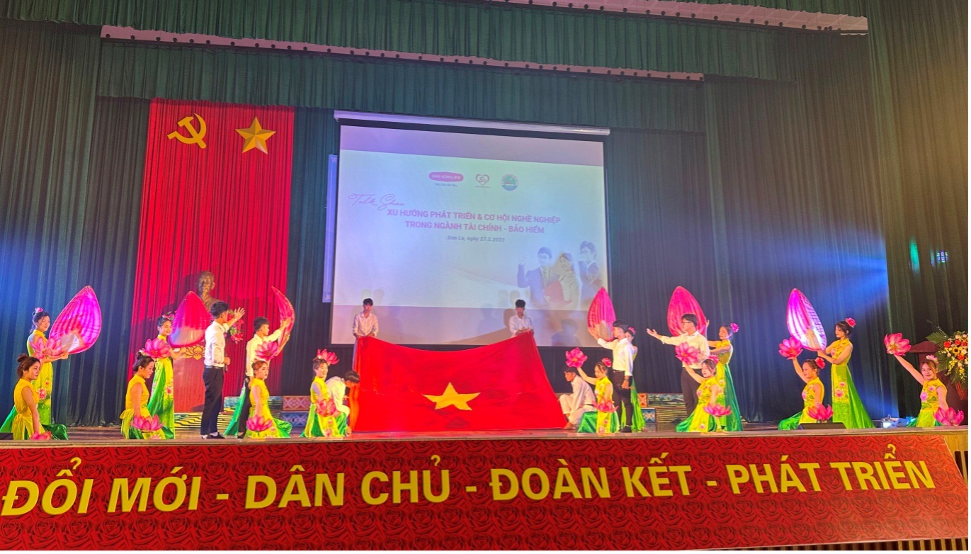 Chương trình giao lưu giữa Công ty Bảo hiểm Nhân thọ Dai-ichi Life Việt Nam với sinh viên Trường Đại học Tây Bắc