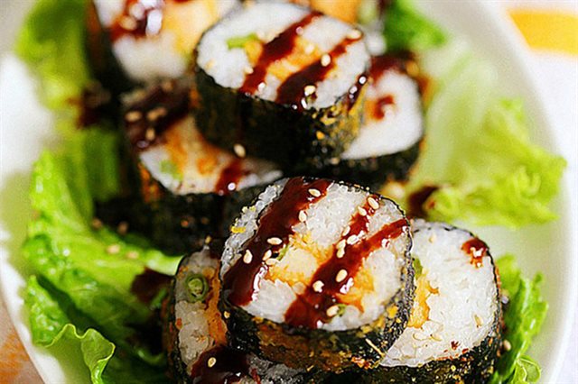Cơm Cuộn Thịt Chiên Giòn