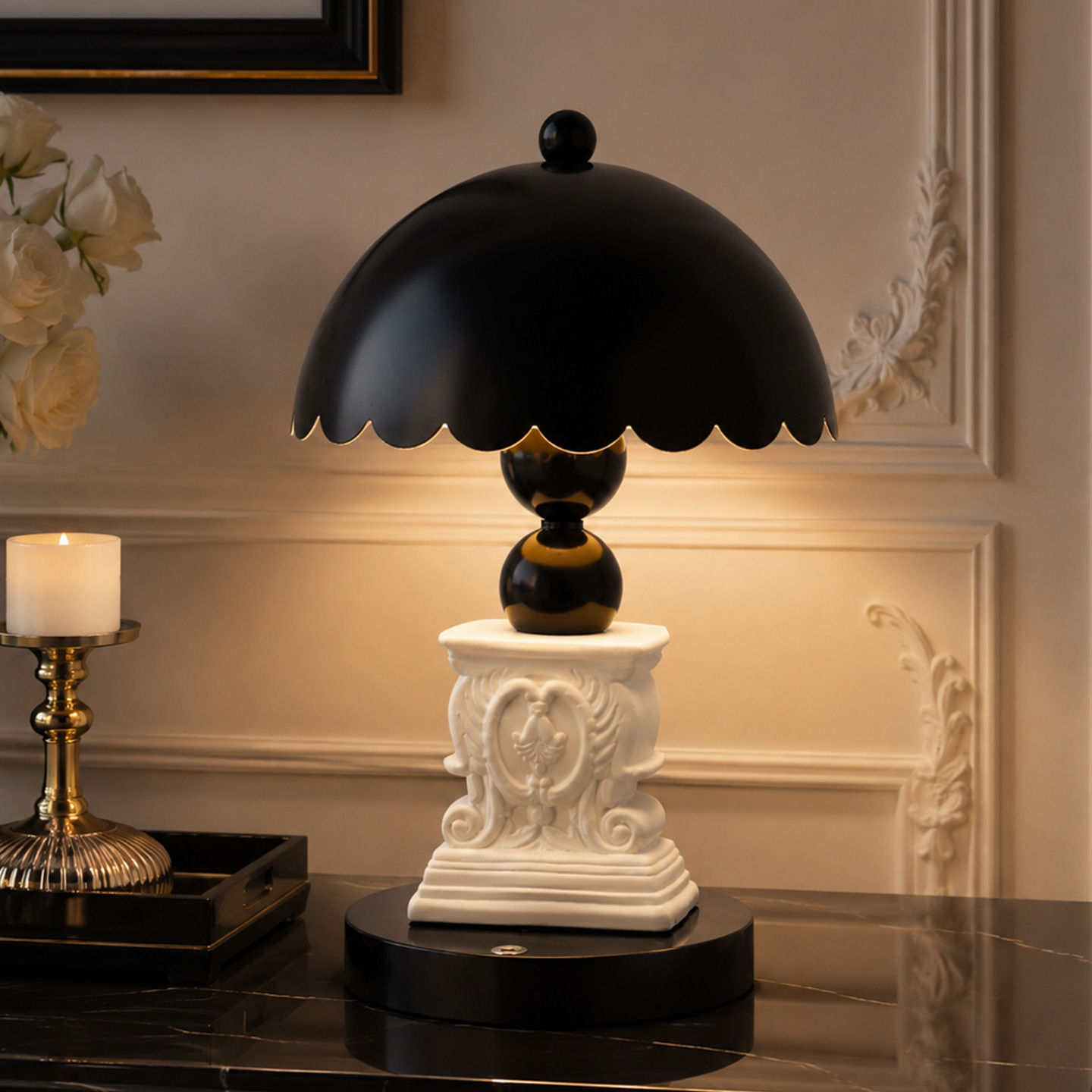Table lamp with column shape and relief pattern