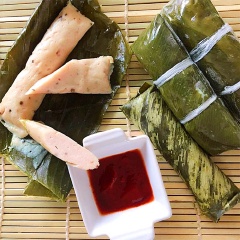 Khi thấy chả que có mùi thơm, mềm, lấy ra, để nguội và chấm cùng tương ớt.