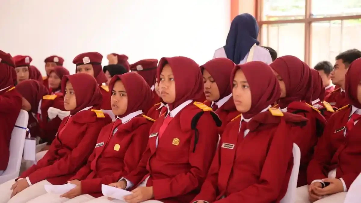 Suasana kegiatan belajar mengajar di Sekolah Rakyat Jasinga, Kabupaten Bogor.