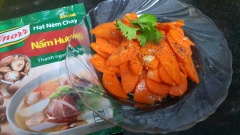 Cho cà rốt xào ra dĩa là đã hoàn thành món xào cho bữa cơm chay. Đơn giản, ngon miệng và rất giàu dinh dưỡng.