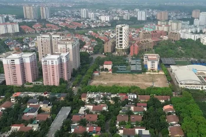 Tình trạng bỏ hoang, lãng phí đất đai tại KĐT Việt Hưng - Đài Phát thanh và truyền hình Hà Nội
