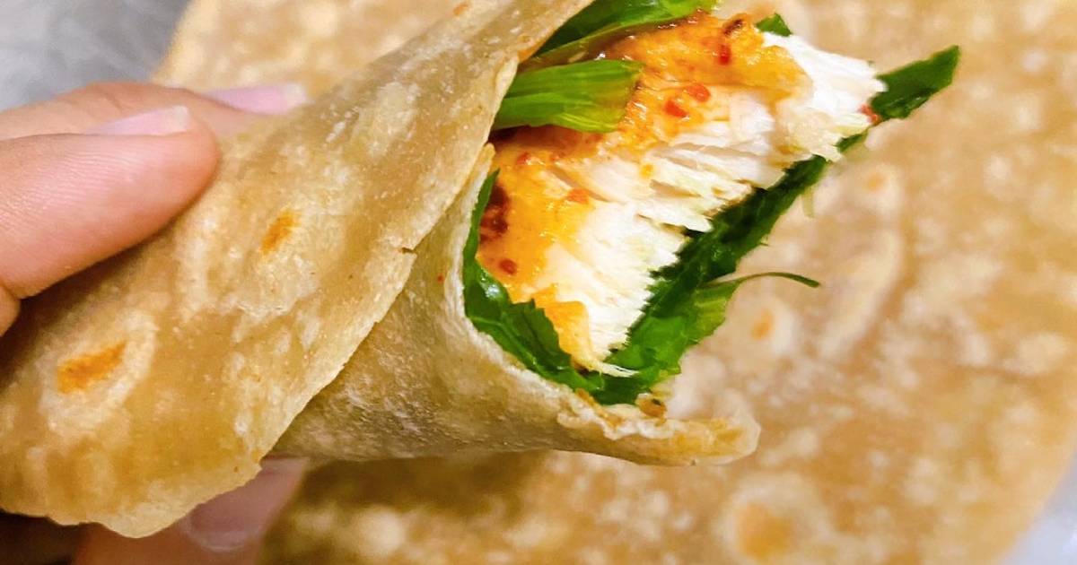 Wholewheat tortilla chicken wrap