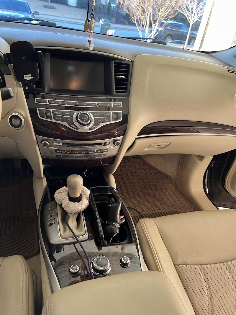 After - Infiniti QX60 — Console Deep Clean