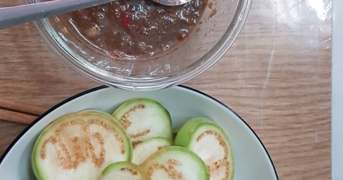 Cà sống chấm mắm nêm