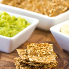 Vậy là chúng ta đã hoàn thành xong món snack bông cải nướng giòn khá là dễ làm phải không nào. Khi bạn đã quá chán ngán với những kiểu lowcarb thông thường thì hãy làm ngay cho mình một mẻ snack bông cải này để dùng ăn dần nhé. Không những dùng snack bông cải để ăn kiêng, đây còn là một món ăn vặt để hội chị em nhâm nhi mỗi khi buồn miệng đấy. Nhanh tay lưu ngay cách làm snack bông cải này lại nhé.
