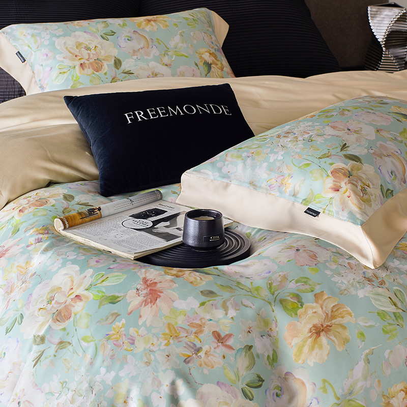 Lyocell bedding set with floral pattern