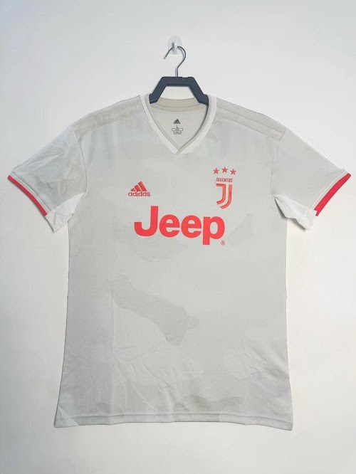 Equipación visitante de la Juventus 2019-20.jpeg