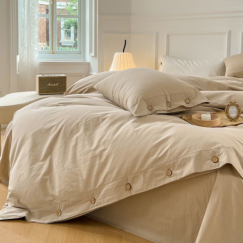 Bedding set made of washed cotton with button closure