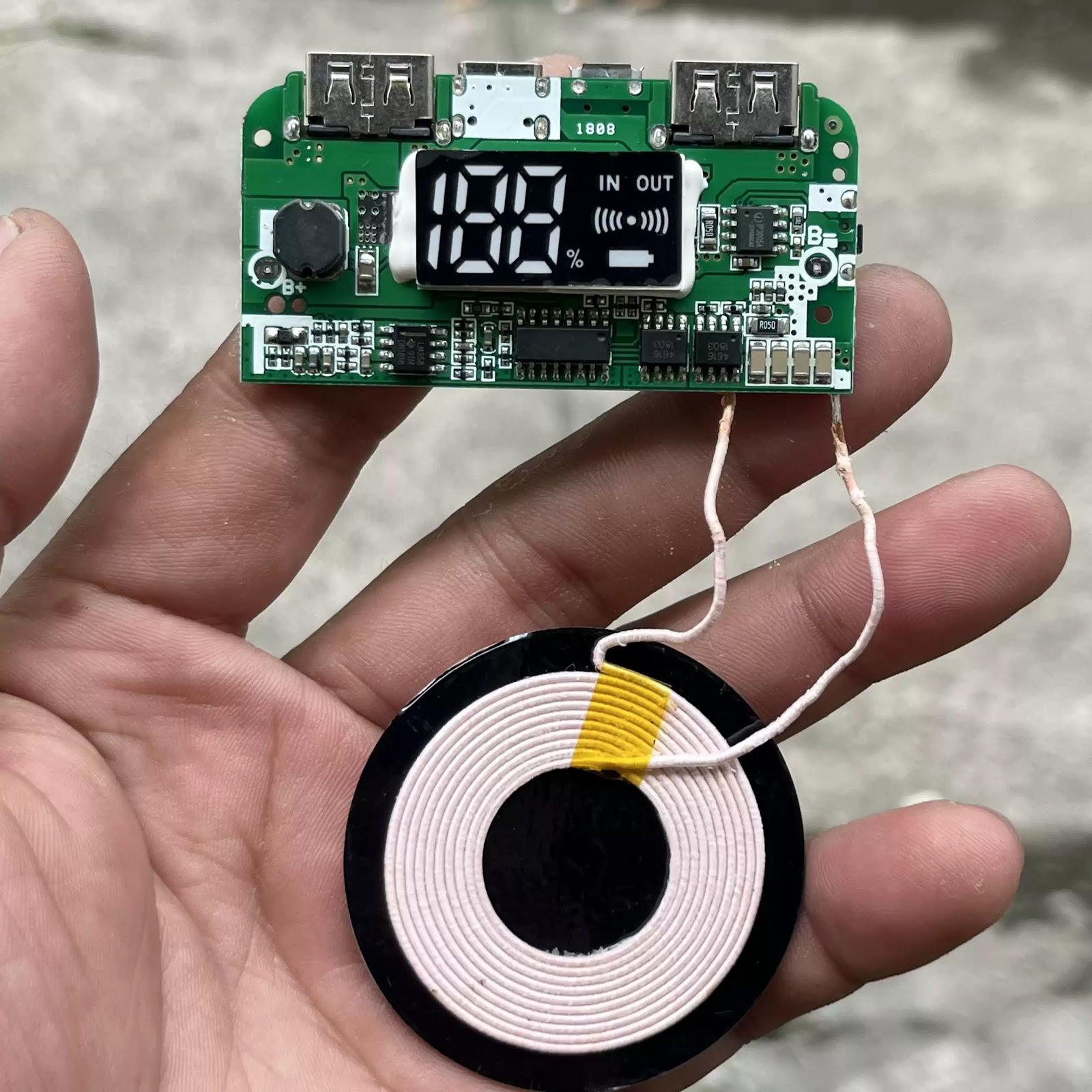 Digital display wireless charging module, 5V 2.4A, dual USB output