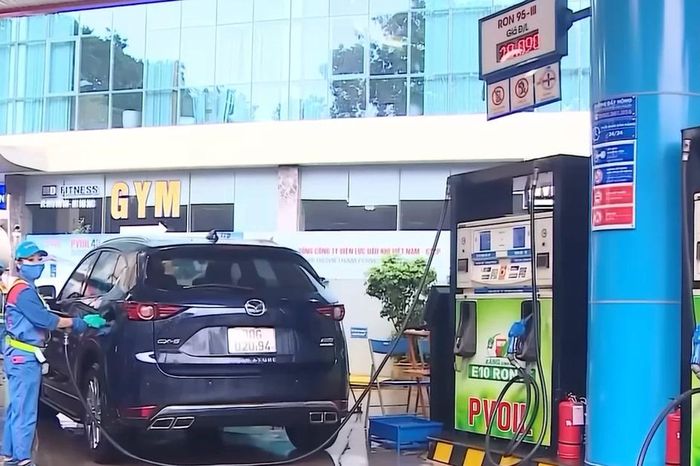 Hơn 2.800 cửa hàng xăng dầu sẵn sàng triển khai bán xăng sinh học E10 - Báo Nhân Dân