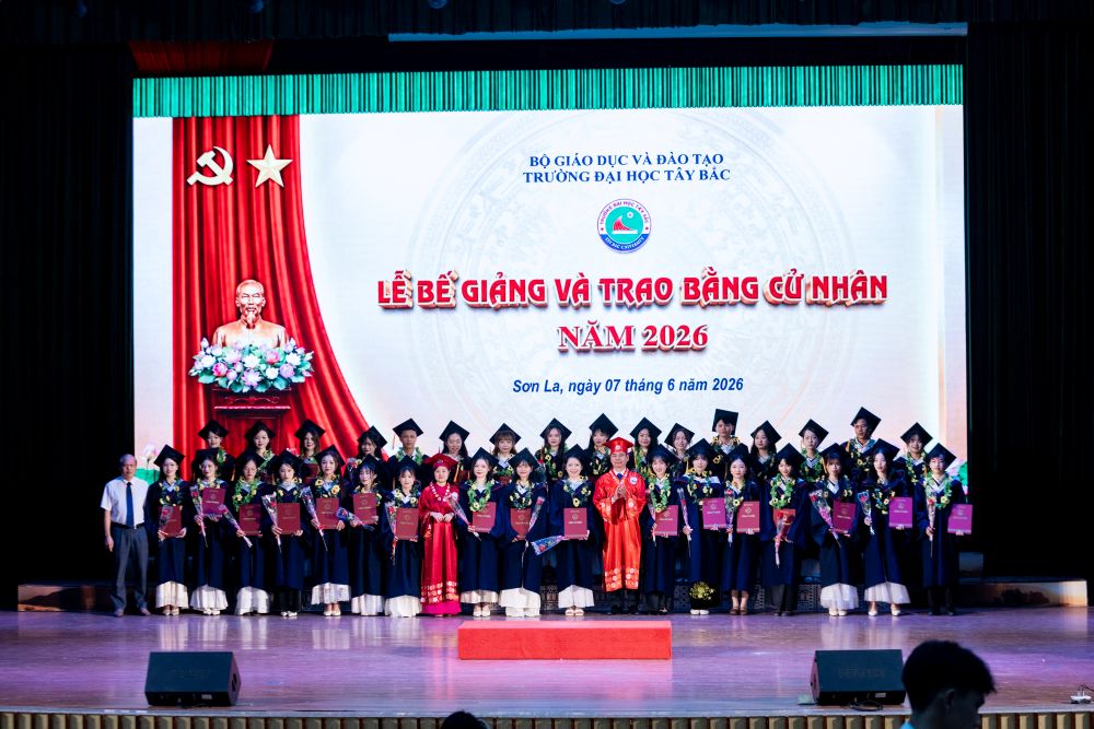 Trường Đại học Tây Bắc tổ chức Lễ bế giảng và trao bằng Cử nhân đợt 1, năm học 2025-2026