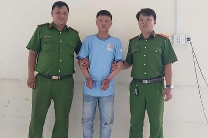 Thanh niên cướp giật ĐTDĐ lúc 3 giờ sáng tại TPHCM, đến 4 giờ thì bị công an bắt gọn - Công An TP.HCM