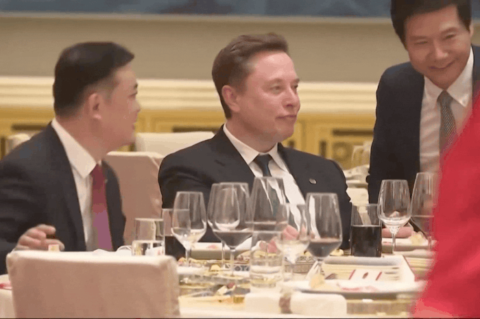 Chiếc điện thoại được CEO Xiaomi dùng để selfie với Elon Musk - Tạp chí Tri thức