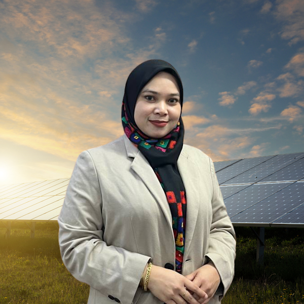 Pn. Bella, Ketua Jabatan Solar