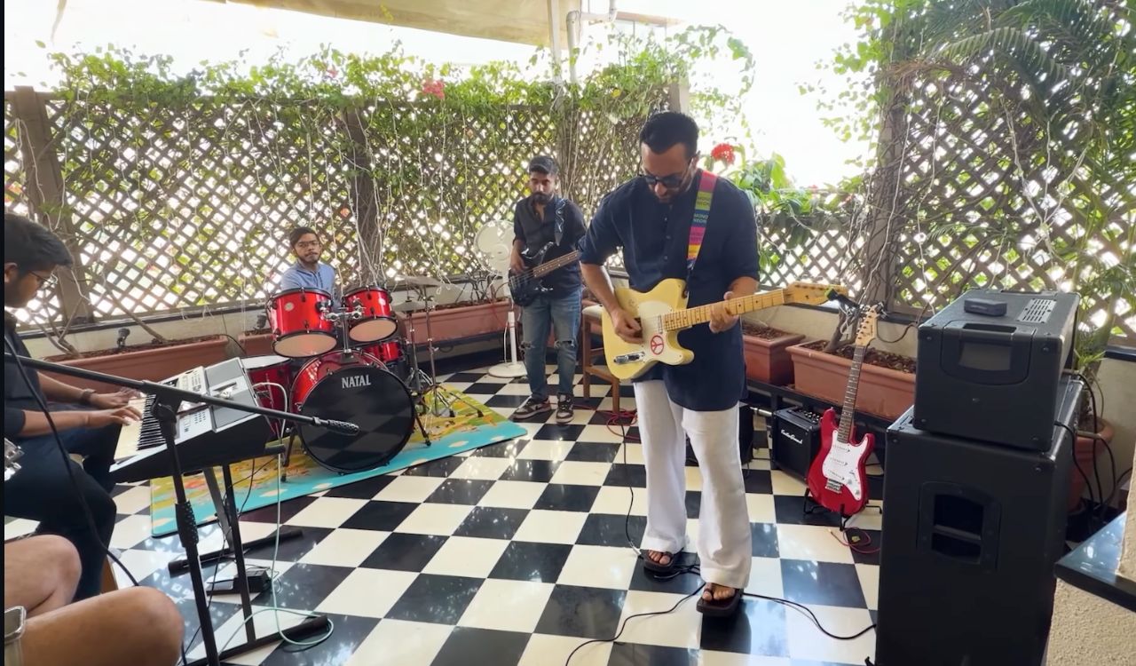Saif Ali Khan Plays Electric Guitar in Balcony Jam Video