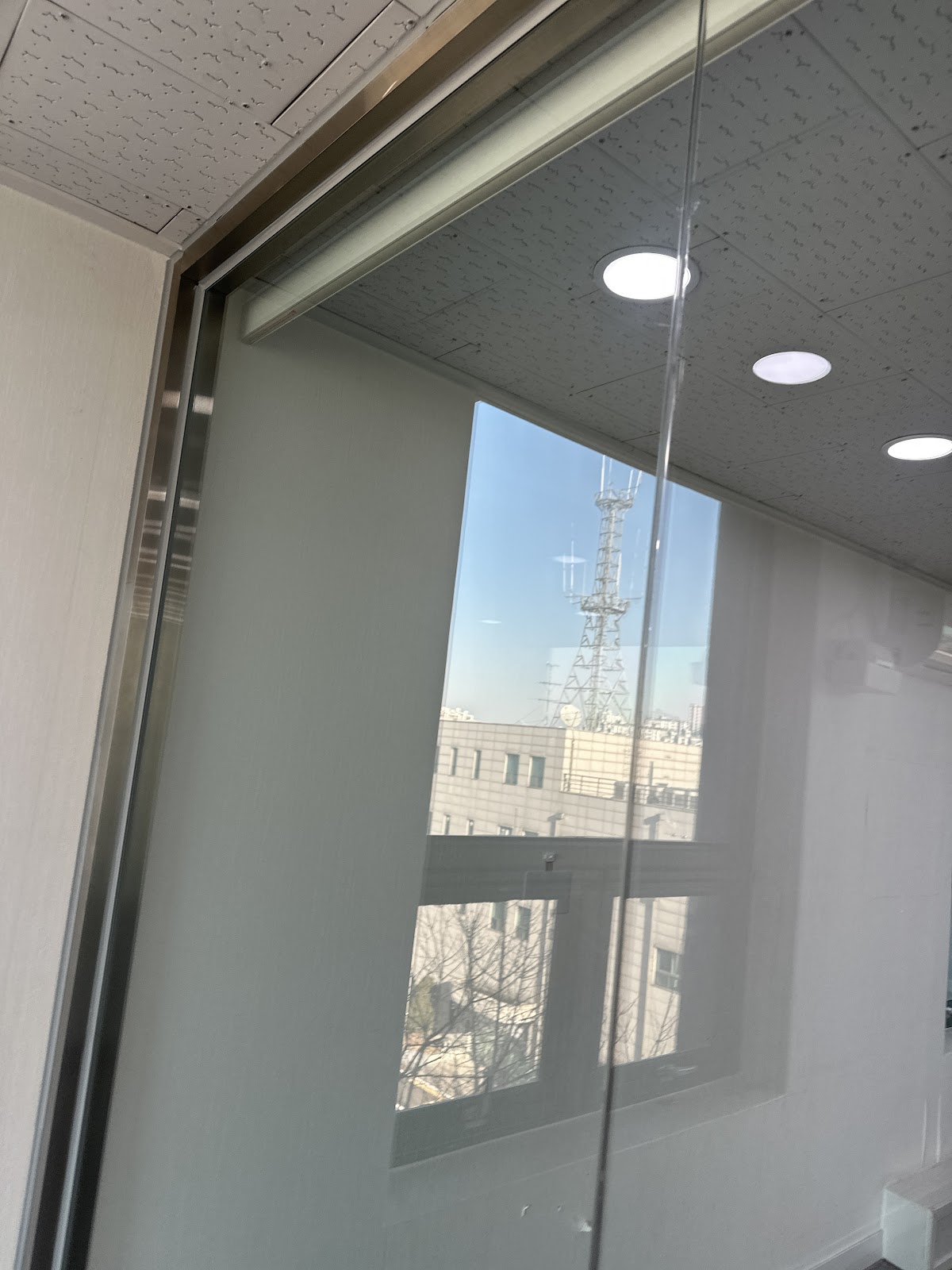 성남 우림W시티 사무실 회의실 유리 파티션 전문 클리닝