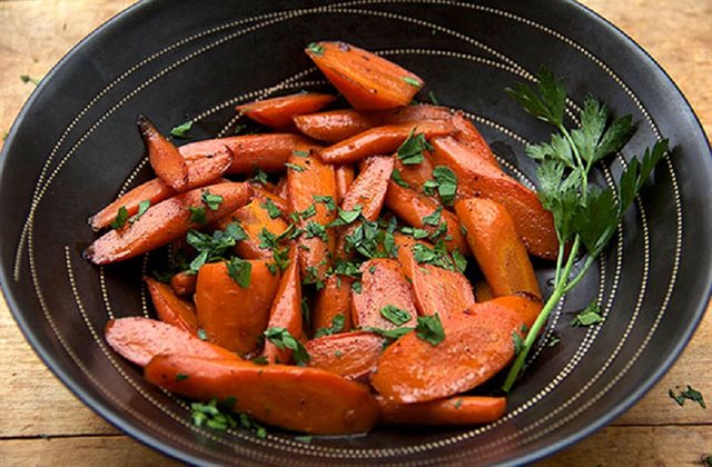 Cà Rốt Nấu Rượu Vang Với Dầu Ô Liu