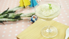 Với cách làm pudding chuối đơn giản dành cho những người yêu thích làm bánh nhưng ngại thất bại, chỉ với 20 phút nấu và 20 phút làm lạnh là các bạn đã có một món bánh ngon, lạ miệng để mang đến cho gia đình cùng người thân rồi.
