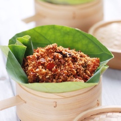 Hấp khoảng 30 - 45 phút cho cơm và thịt chín là có thể thưởng thức. Đậm đà và cực kỳ ấm bụng.