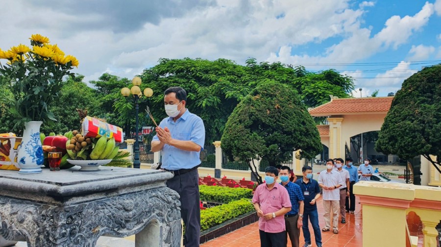 Trường Đại học Tây Bắc tổ chức chương trình tri ân các anh hùng liệt sĩ tại Thành phố Sơn La
