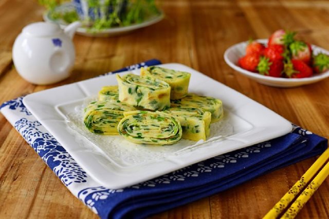 Trứng Cuộn Hẹ Và Tép Khô