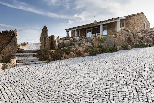 Villa avec piscine et terrasse 1