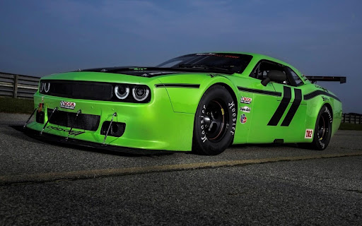 Vibrant Green Race Car Captures the Thrill screenshot 2