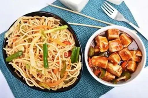 Veg Noodles With Chilli Paneer Gravy