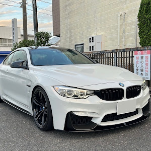 M4 クーペ F82