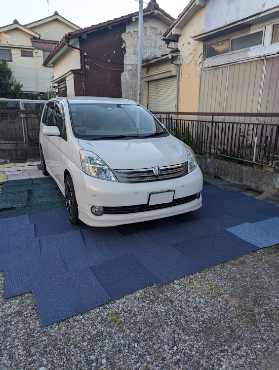 アイシスのDIY・PIAA・LEDウインカー・駐車場に関するカスタム事例の投稿画像1枚目