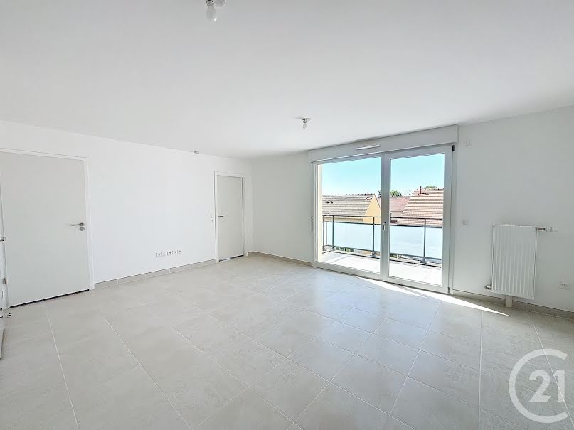 Location  appartement 2 pièces 48 m² à Pringy (77310), 860 €