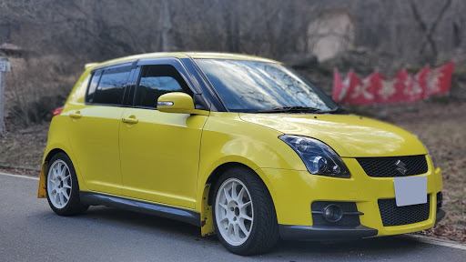 スズキ スイフトスポーツを華麗にカスタム By コータロー 03 14 我慢できなかったので 夏タイヤに交換しました ラリー感が 増してより一層カッコ良くな Cartune