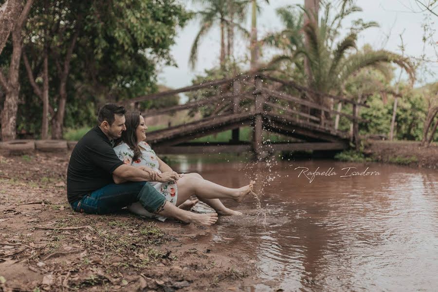 Fotografo di matrimoni Rafaella Isadora (rafaellaisador). Foto del 28 marzo 2020