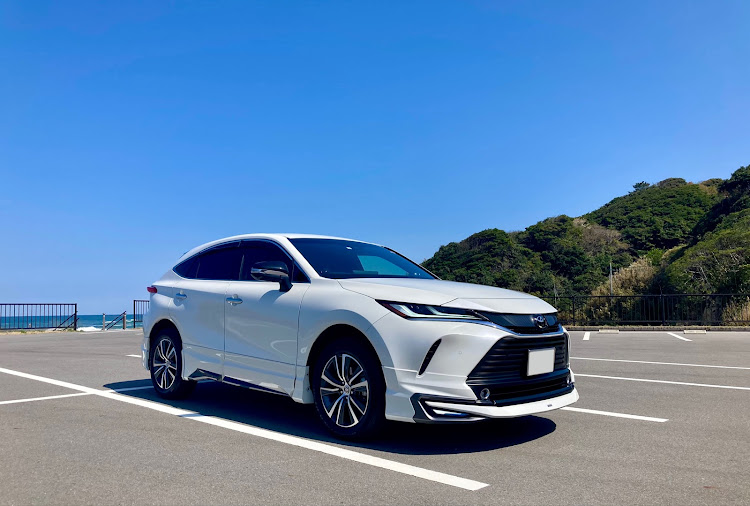 ハリアーの手洗い洗車・スパシャン・純正＋α・モデリスタ・GRに関するカスタム事例の投稿画像1枚目