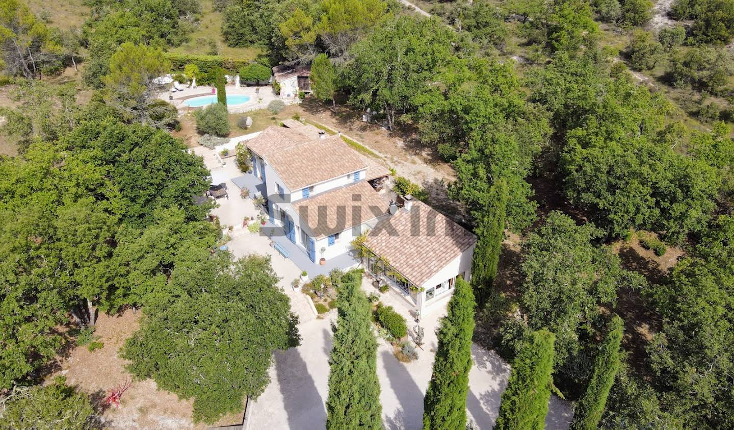 Property with pool Uzès