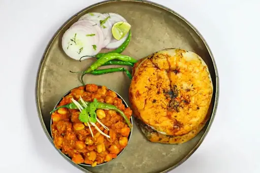 Chole [250 Ml] With 2 Masala Stuffed Kulcha