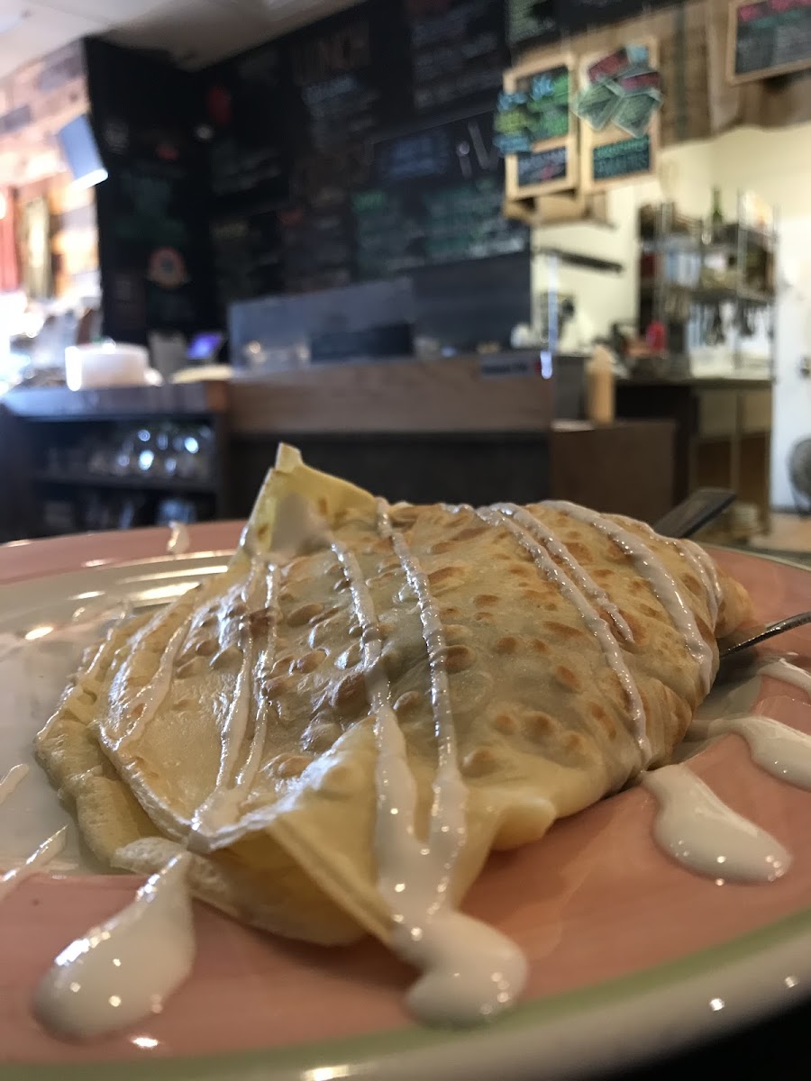 Clevelander crêpe with potatoes, cheddar, onions and crème fraîche