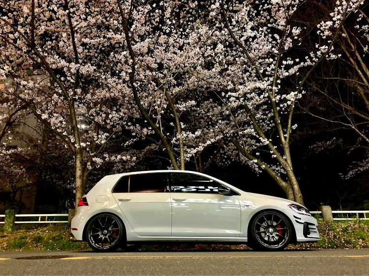 ゴルフGTIの仕事帰りに・桜とコラボ・夜桜・iPhoneで・満開に関するカスタム事例の投稿画像6枚目