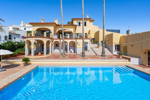 Villa avec piscine et jardin 4
