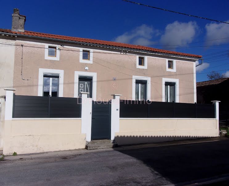 Vente maison 6 pièces 130 m² à Pons (17800), 190 000 €