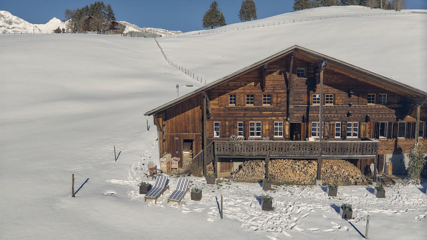 Le Club Chalet Exterior Header