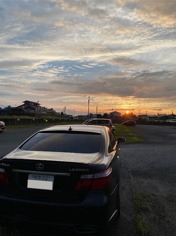 LSのLS600hl・(有)篠原車体・熊本・夕暮れと愛車に関するカスタム事例の投稿画像1枚目