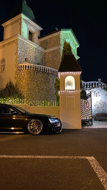 A8のAudi・A8・夜のドライブ・ドライブに関するカスタム事例の投稿画像3枚目